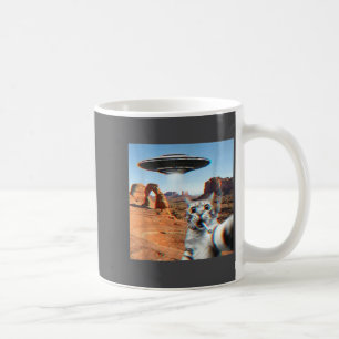 Caneca De Café Selfie de Gato Engraçado Com Ovni E Cigarro