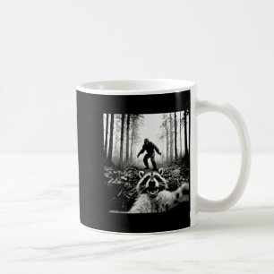 Caneca De Café Selfie engraçado de guaxinim com Sasquatch Pé-gran