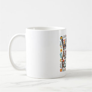 Caneca De Café Selvagem Sobre A Leitura Do Livro Da Selva