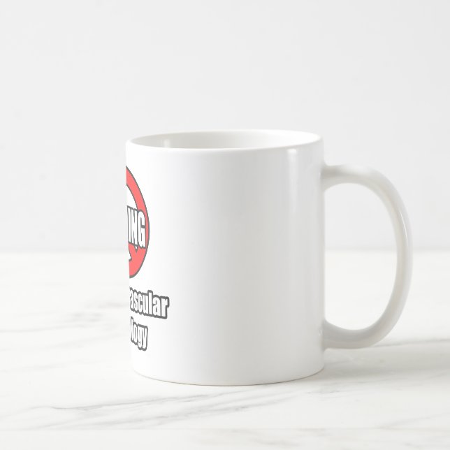 Caneca De Café Sem Tripulação Na Tecnologia Cardiovascular (Direita)