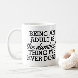 Caneca De Café Ser adulto é a coisa mais idiota que fiz