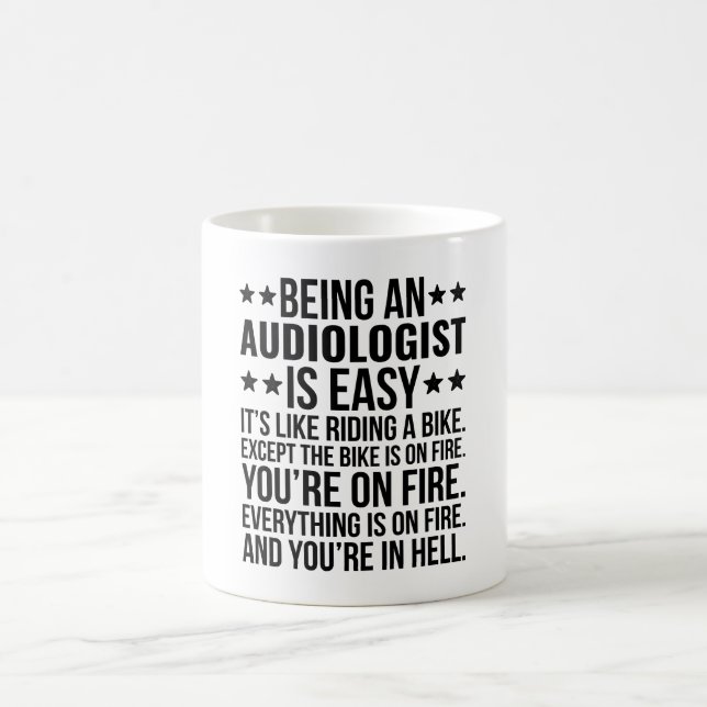 Caneca De Café Ser audiólogo é fácil É como andar (Centro)