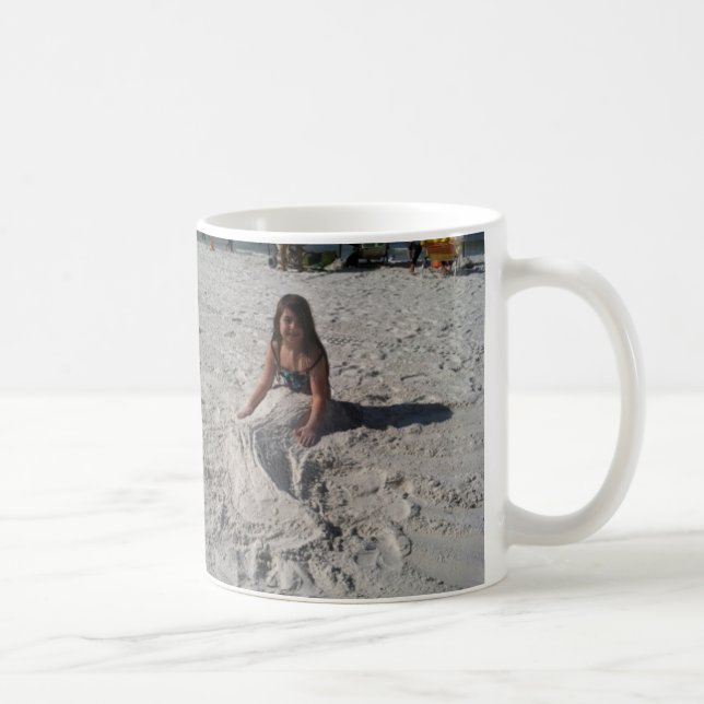 Caneca De Café sereia pequena na praia por bbillips (Direita)