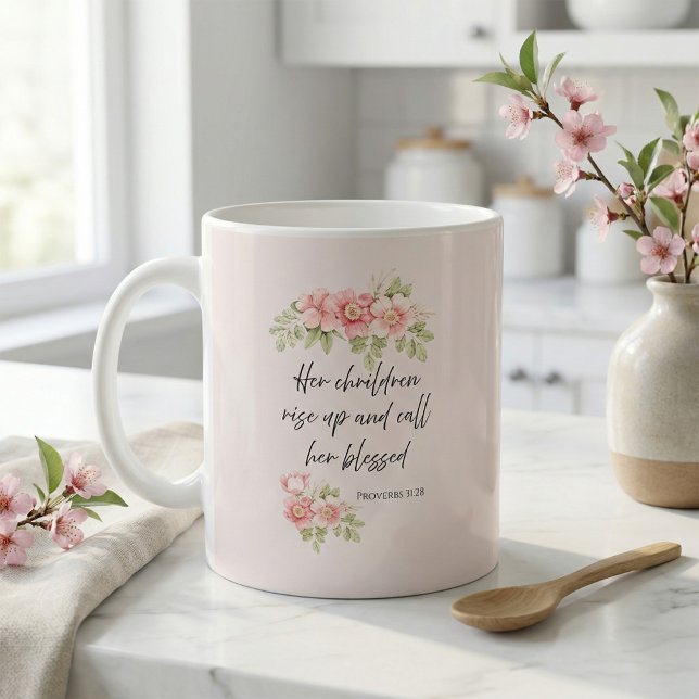 Caneca De Café Seus filhos se levantam e a chamam de abençoada (Criador carregado)