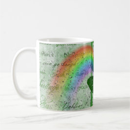 Caneca De Café Shamrock irlandês e Rainbow na chuva