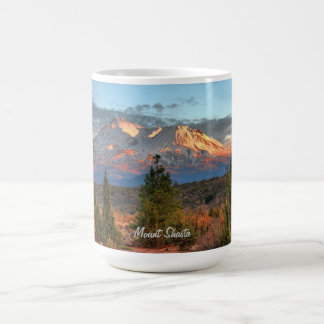 CANECA DE CAFÉ SHASTA DA MONTAGEM NO POR DO SOL #1