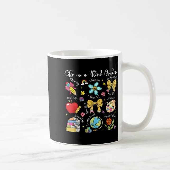 Caneca De Café She Is A Third Grader Bible Verses Back To School  (Direita)
