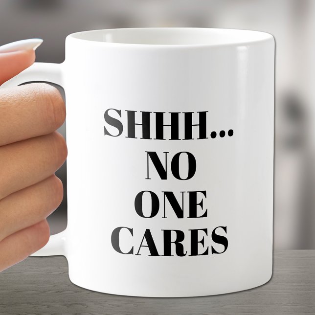 Caneca De Café SHHH... Ninguém Pega Café Mug (Chuckle over this coffee cup with "Shh...No One Cars on both sides.)