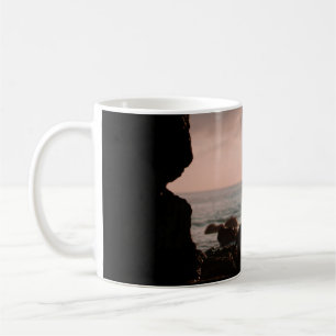 Caneca De Café Silhouette do homem na caverna