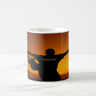 Caneca De Café Silhueta do homem da guitarra do por do sol