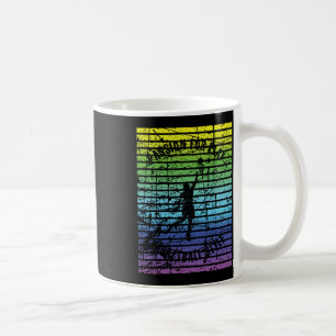 Caneca De Café Silhueta Preta De Um Jogador De Basquete Contra A