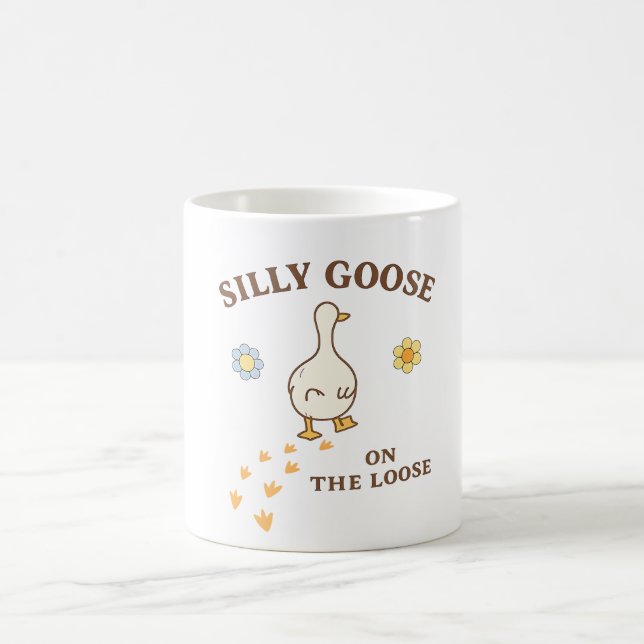 Caneca De Café Silly Goose on the Loose – Cute Funny Goose Mug (Centro)