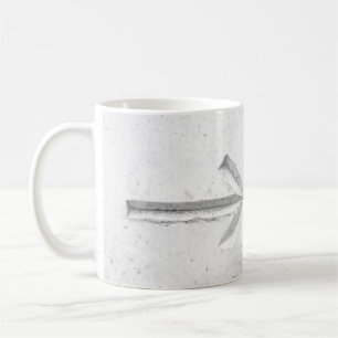 Caneca De Café Sinal de seta para a direita na parede