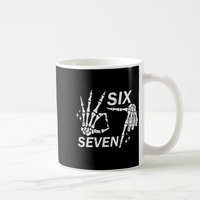 Caneca De Café Six Seven 6 7, Skeleton Hands, Soky Skull  (Direita)