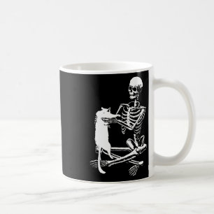 Caneca De Café Skeleton Segurando Um Gato Preguiçoso De Halloween