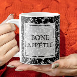 Caneca De Café Skeletons BONE APPÉTIT<br><div class="desc">Skeletons sobre fundo negro e BONE APPÉTIT em letra chic,  você vai se divertir com esta caneca de café. CORRESPONDENDO a itens na nossa loja.</div>