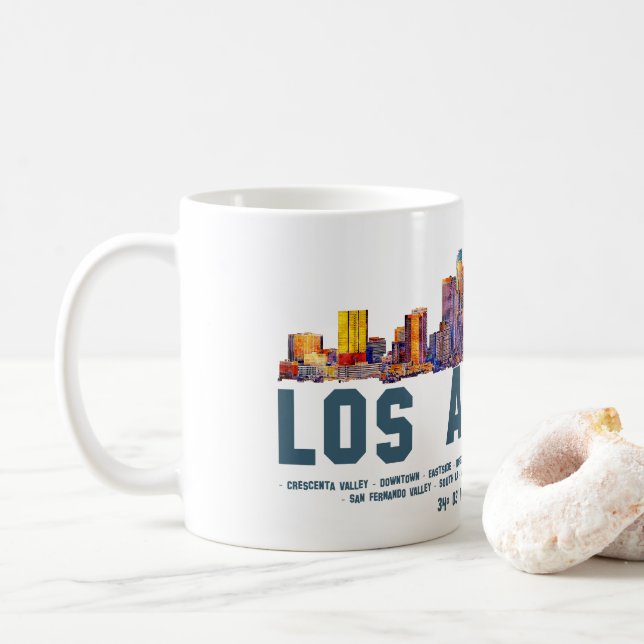 Caneca De Café Skyline de Los Angeles. Nomes e coordenadas de áre (Com Donut)