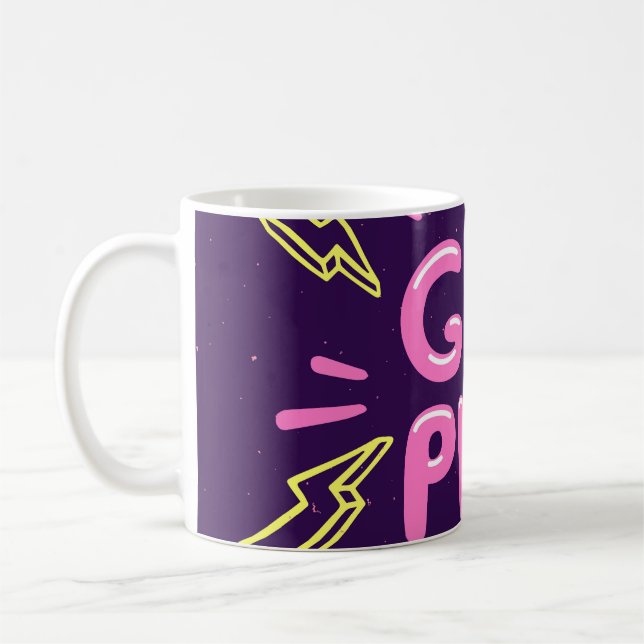 Caneca De Café Slogan feminista do poder feminino, fundo violeta. (Esquerda)