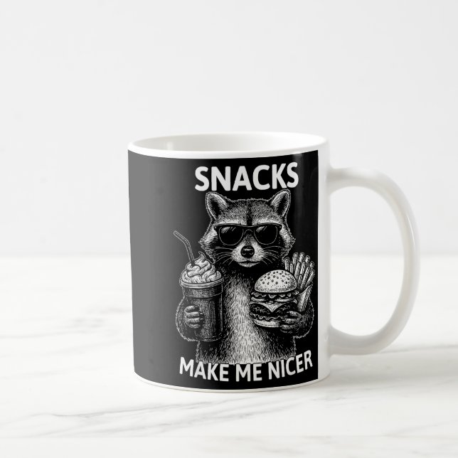 Caneca De Café Snacks Make Me Nicer Funny Raccoon Sarcastic Anima (Direita)