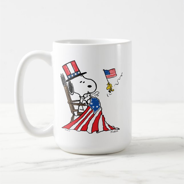 Caneca De Café Snoopy Sewing 4 de julho Flag (Esquerda)