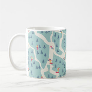 Caneca De Café Snowboarders e esquiadores andam na estância de e