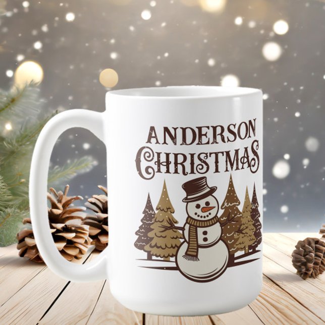 Caneca De Café Snowman Pine Trees Nome da Família Natal (Rustic snowman family name Christmas mug)