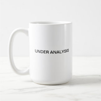 Caneca De Café Sob a análise