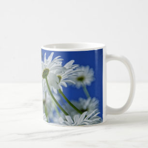 Caneca De Café Sob as margaridas