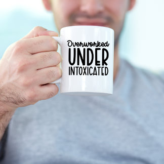 Caneca De Café Sobretrabalhado Em Local De Trabalho Intoxicado E 