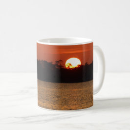 Caneca De Café Sol Sobre A Baía De Perdido