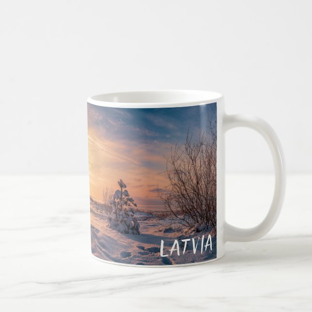 Caneca De Café Sol sobre neve, costa marítima de inverno (Direita)