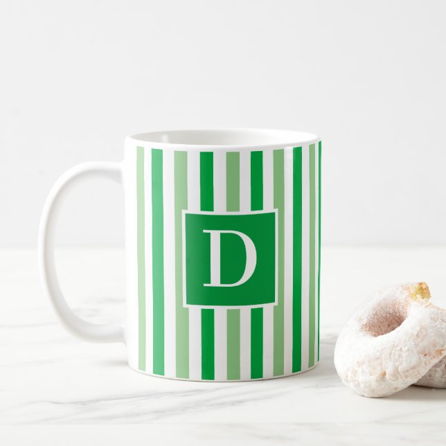 Caneca De Café Solteiro verde e branco moderno, bonito, inicial (Com Donut)