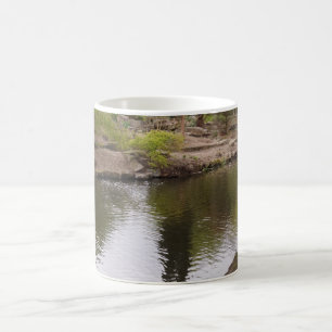 Caneca De Café Sombras no rio Coffee Mug Branco