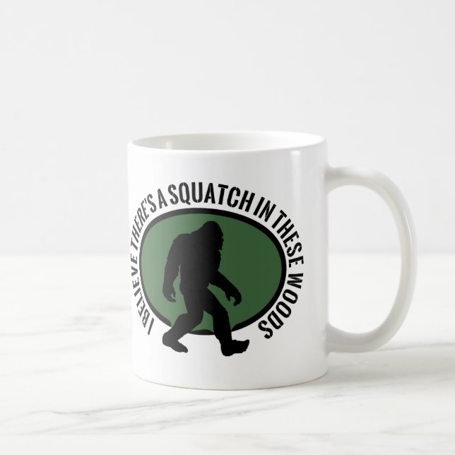 Caneca De Café Squatch oval legal nestas madeiras (Direita)
