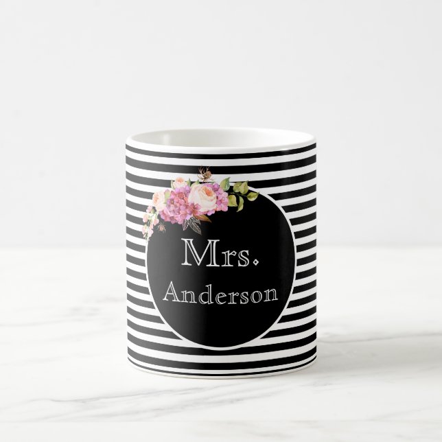 Caneca De Café Sra. Surname Black & White Stripes and Flowers (Centro)