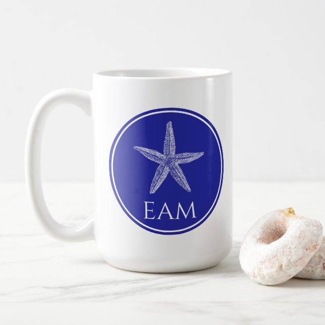 Caneca De Café Starfish branco costeiro sobre monograma azul Mari (Com Donut)