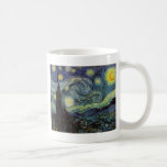 Caneca De Café Starry Night - van Gogh<br><div class="desc">Da lâmpada do mineiro de Nuenen à que colocou em sua janela, seguindo a cena com Gauguin; da estrela da noite que notou em 1875 em Corot Olive Orchard à carta que escreveu ao irmão em agosto de 1888, na qual ele disse: "Algum dia ou outro você verá uma fotografia...</div>