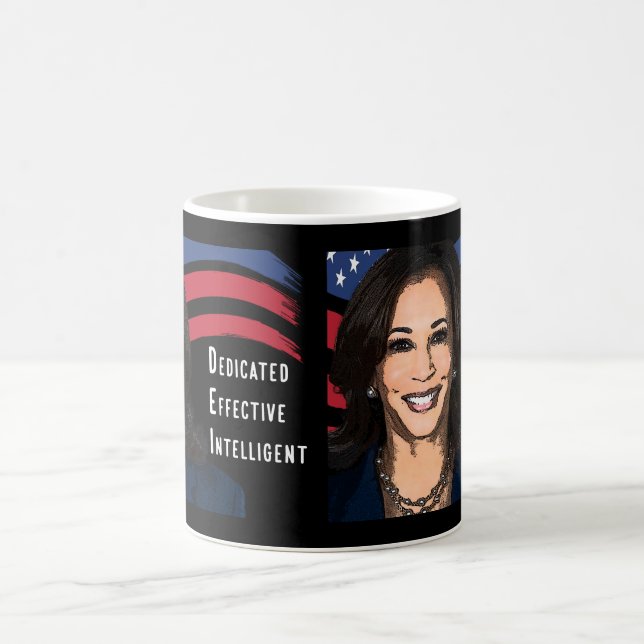 Caneca De Café Stars and Stripes Kamala Harris para o Presidente  (Centro)