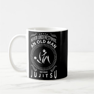 Caneca De Café Subestimar um Velho que Conhece Jiu Jitsu BJJ