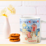 Caneca De Café Summer Shore Beach Ocean Name Monograma<br><div class="desc">Aproveite esta divertida e colorida cena de cabana de praia — relaxe e esteja lá quando quiser. Personalize com seu monograma/inicial e nome e encantador como presente. Qualquer pergunta sobre design,  envie um e-mail para charmdesignstudio@rcn.com e ficaremos felizes em ajudar.</div>