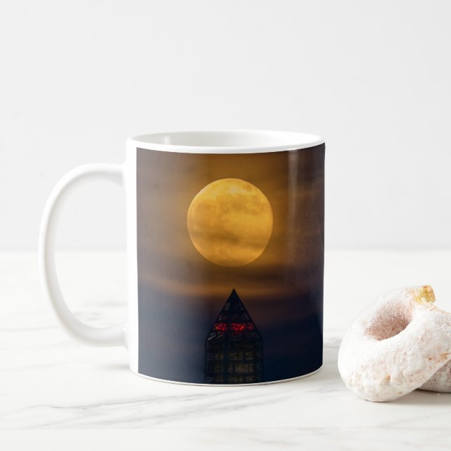 Caneca De Café Supermoon Sobre o Monumento de Washington (Com Donut)