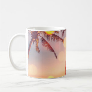 Caneca De Café Surfboard e palmeira na praia em dupla exposição