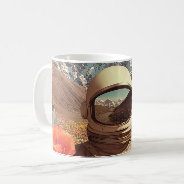 Caneca De Café Surreal Astronaut In Flower Field (Frente Esquerda)