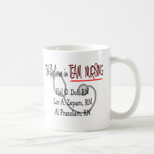 Caneca De Café T-shirt e presentes engraçados da enfermeira de