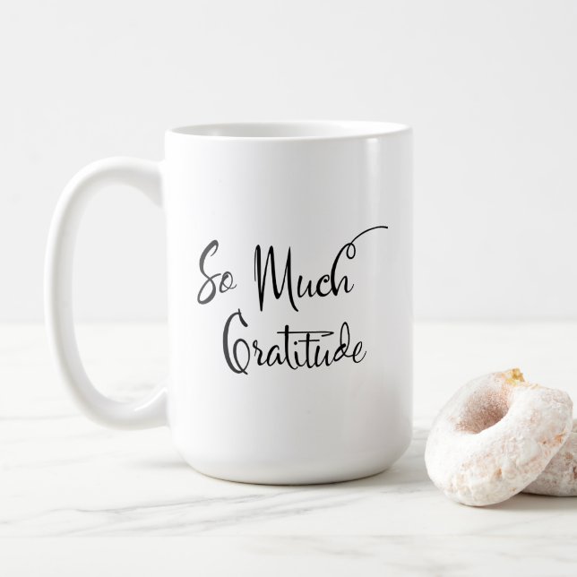 Caneca De Café Tanta Gratidão Manuscrito Moderno Típica Simples (Com Donut)