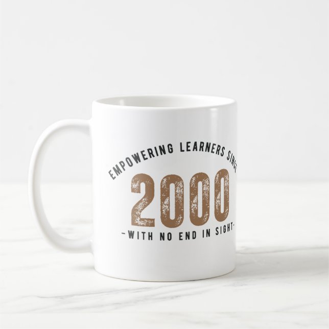 Caneca De Café Teacher Mug - Empowering Learners since 2000  (Esquerda)