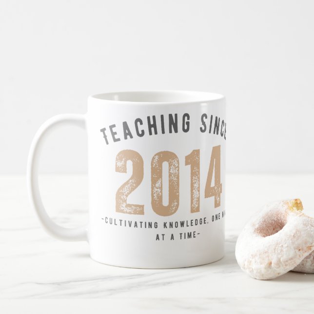 Caneca De Café Teacher Mug | Teaching Since 2014 (Com Donut)