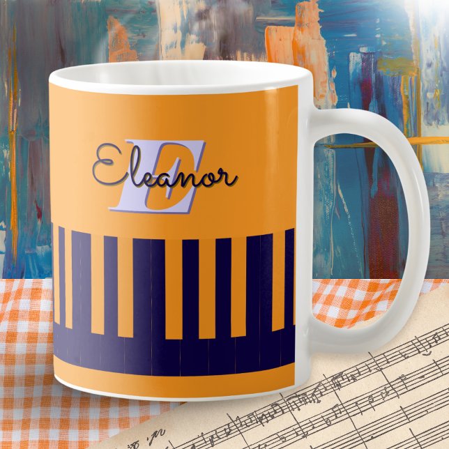 Caneca De Café Teclas de Piano Modernas e Resfriadas Monogramadas (A mug with piano keys design in orange and navy blue, with custom monogram name and initial)