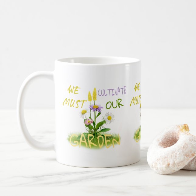 Caneca De Café Temos de cultivar o nosso jardim (Com Donut)