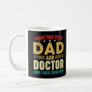 Caneca De Café Tenho Dois Títulos De Pai E Dia de os pais Médico
